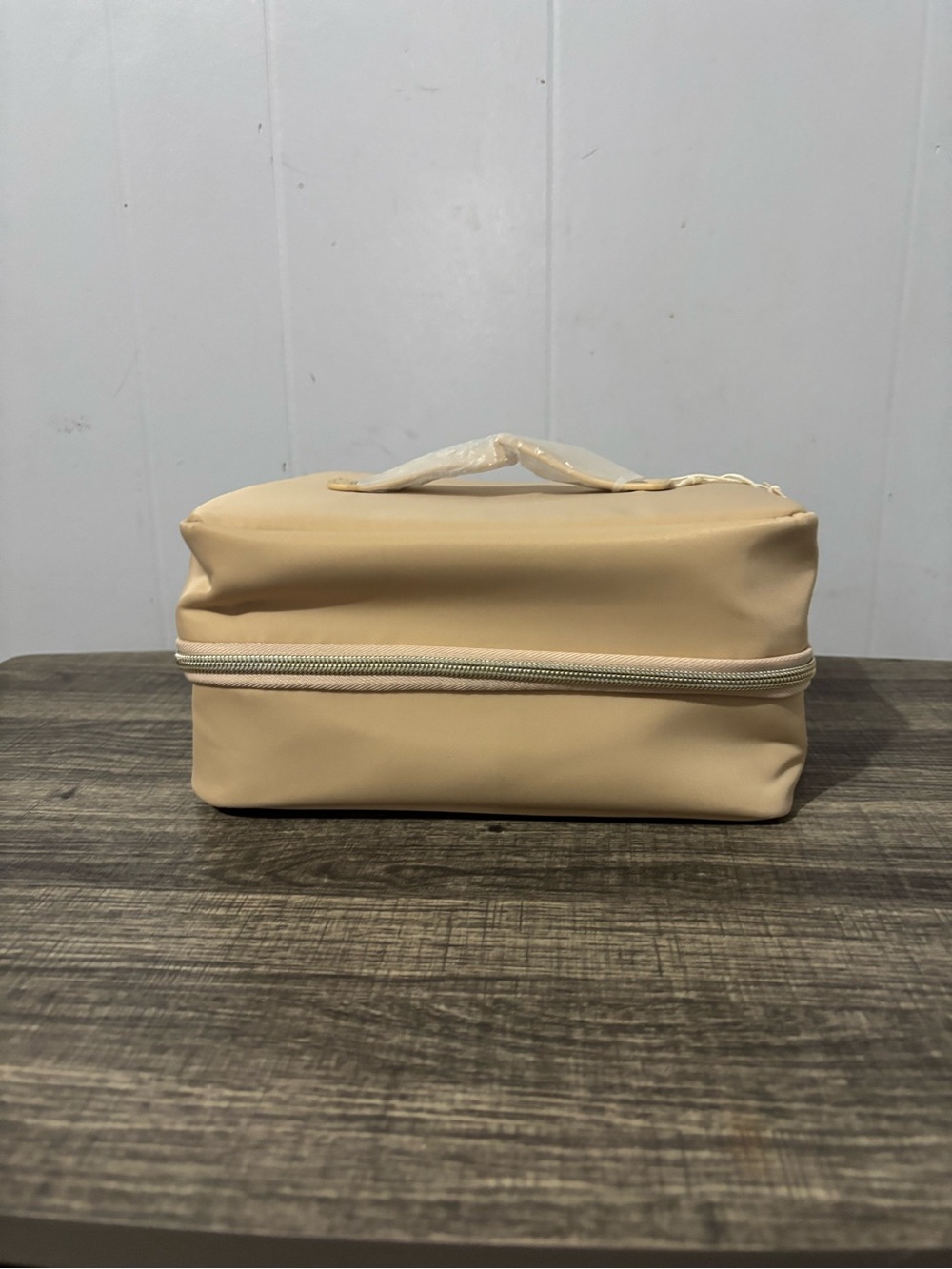 BEIS The hanging cosmetic case in beige